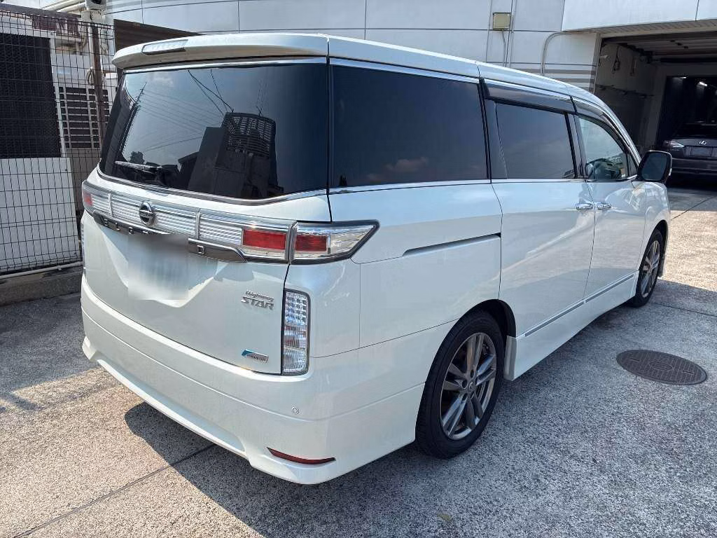 NISSAN ELGRAND