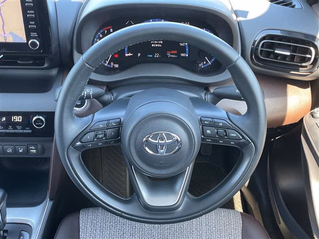 TOYOTA YARIS CROSS
