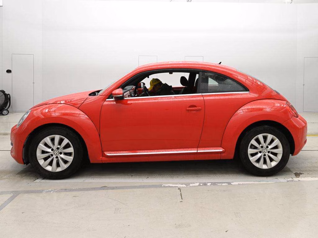 VOLKSWAGEN BEETLE