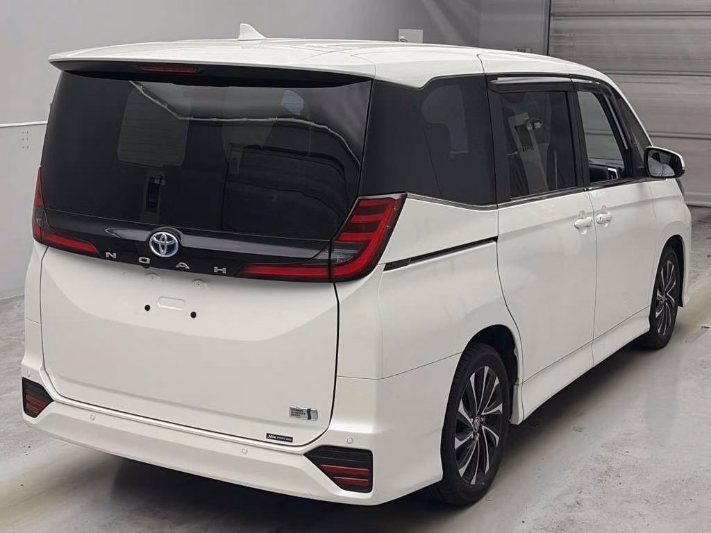 TOYOTA NOAH