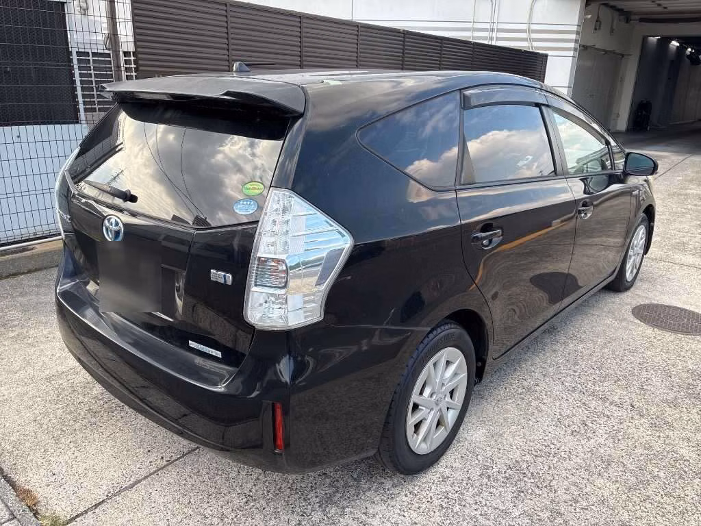 TOYOTA PRIUS ALPHA