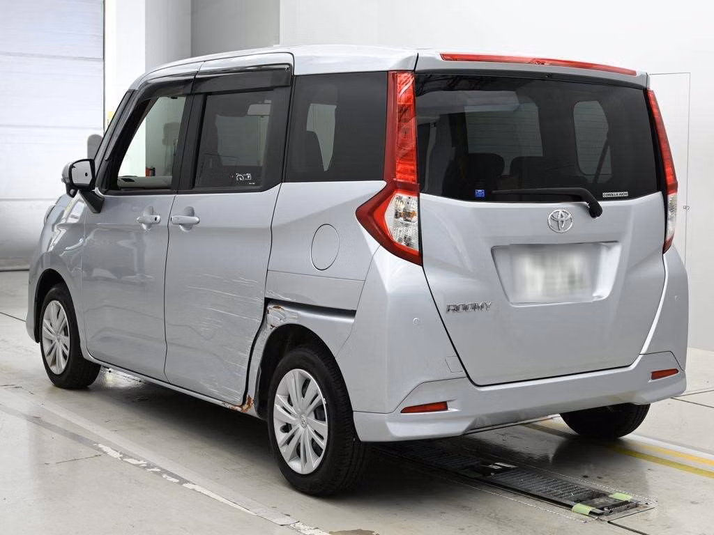 TOYOTA ROOMY