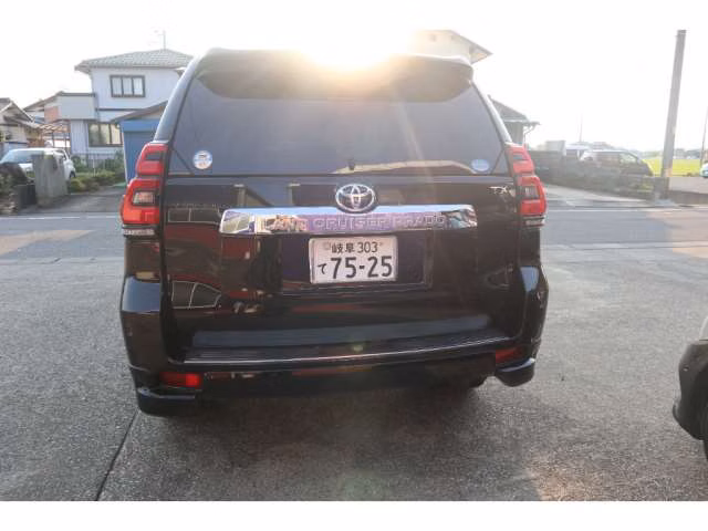 TOYOTA LAND CRUISER PRADO