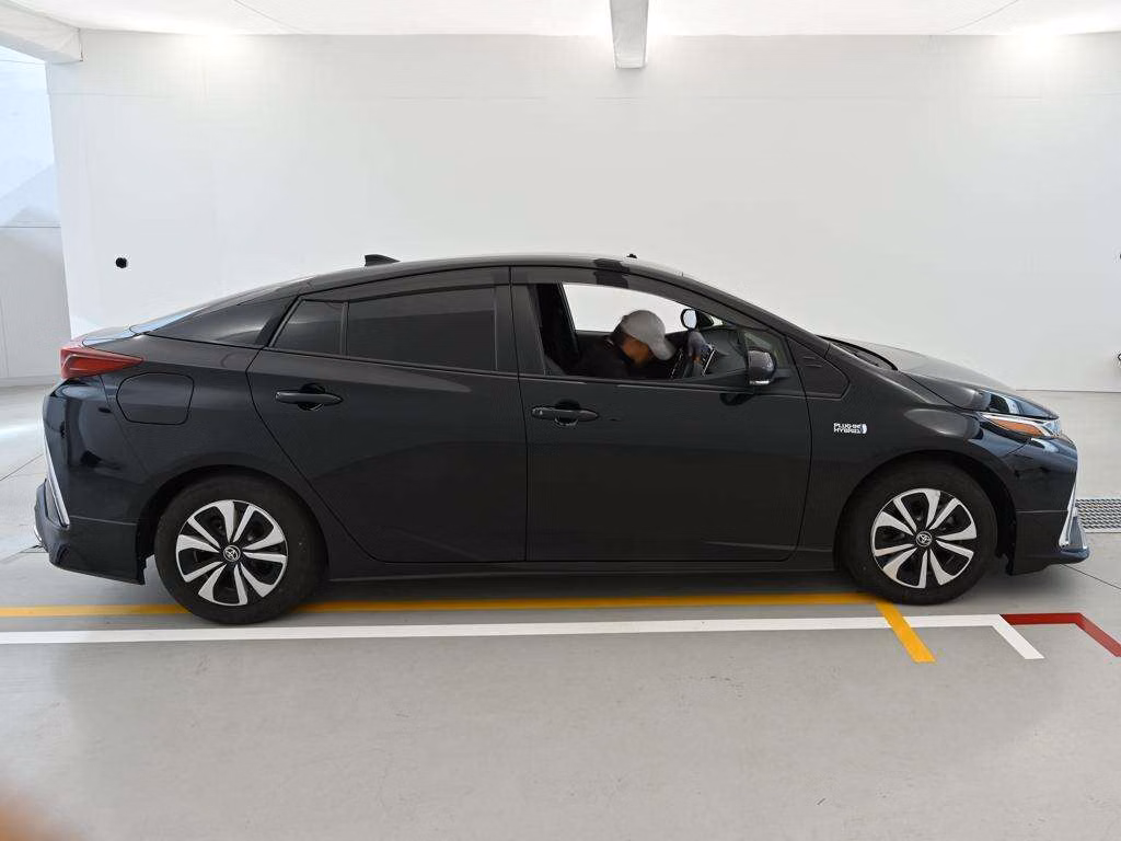 TOYOTA PRIUS PHV