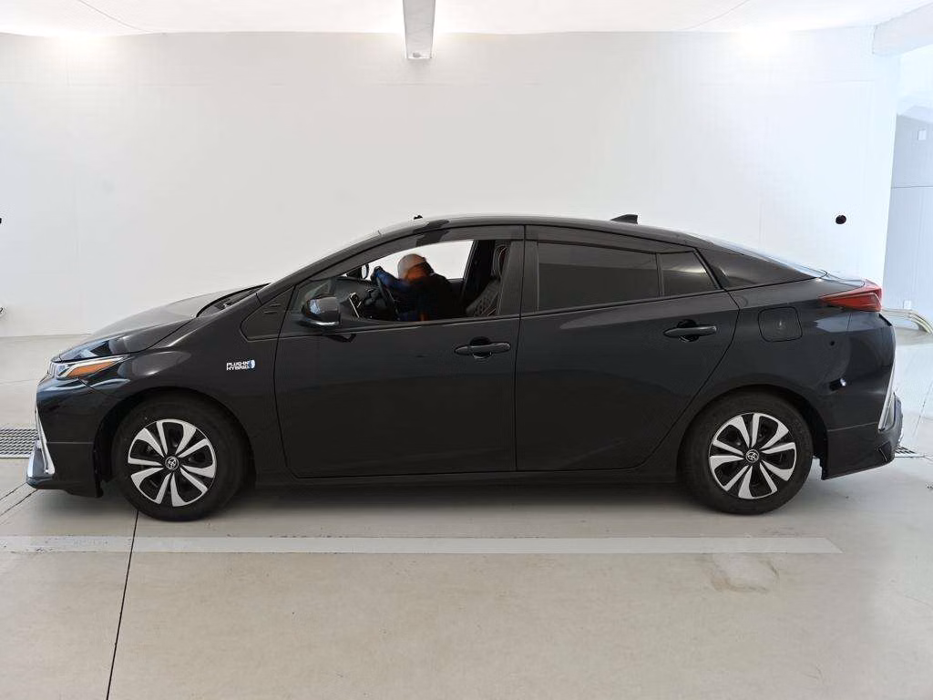 TOYOTA PRIUS PHV