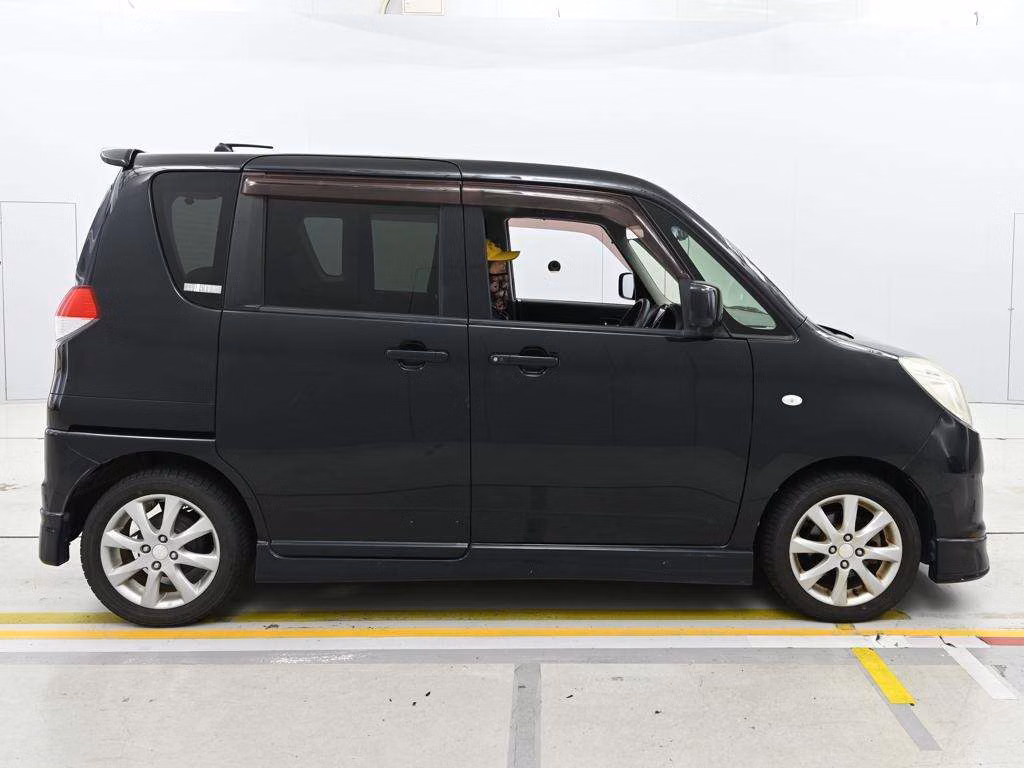 MITSUBISHI DELICA D:2