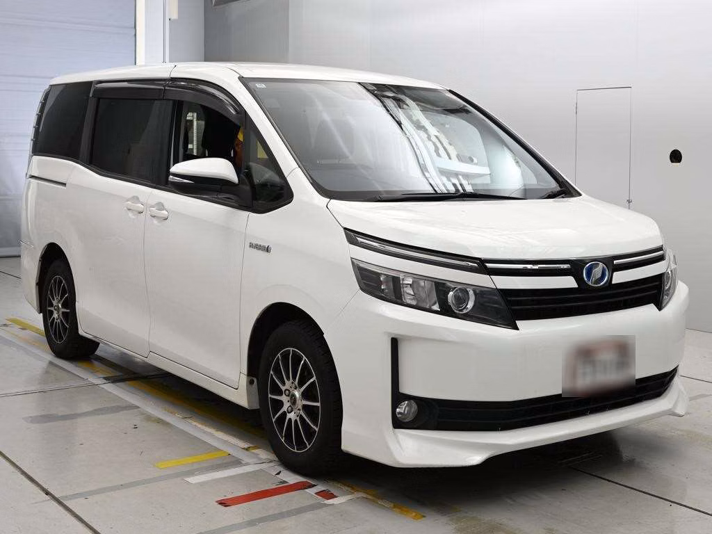 TOYOTA VOXY