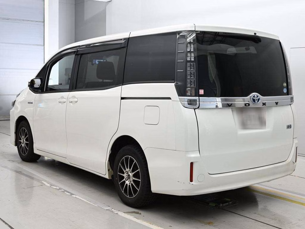 TOYOTA VOXY