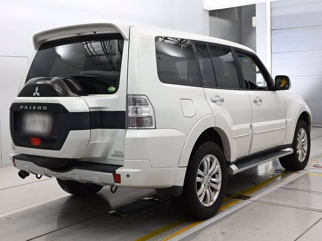 MITSUBISHI PAJERO