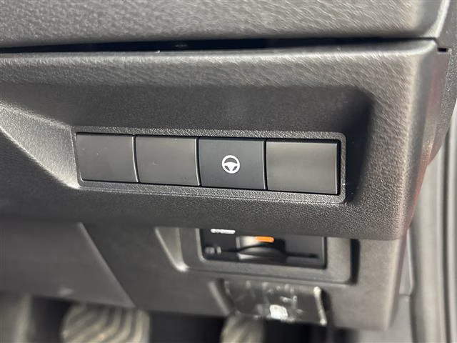NISSAN AURA