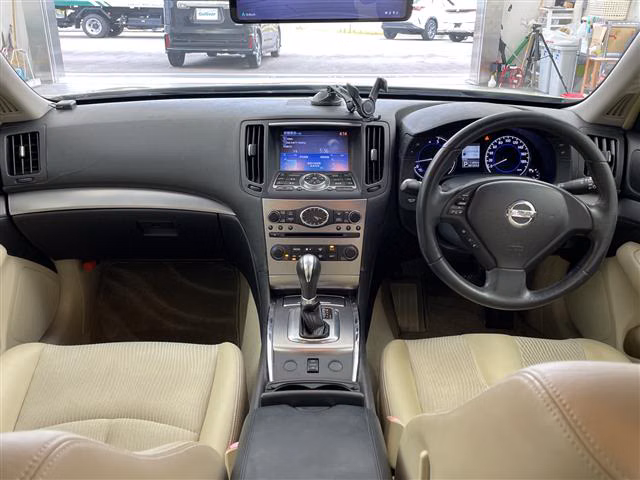 NISSAN SKYLINE