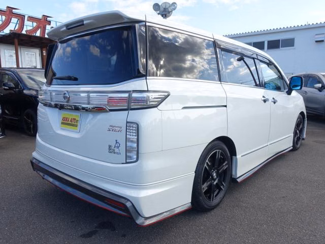 NISSAN ELGRAND