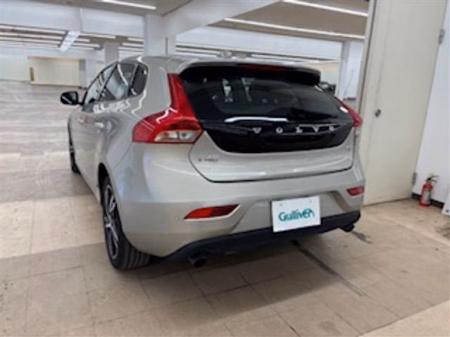 VOLVO V40