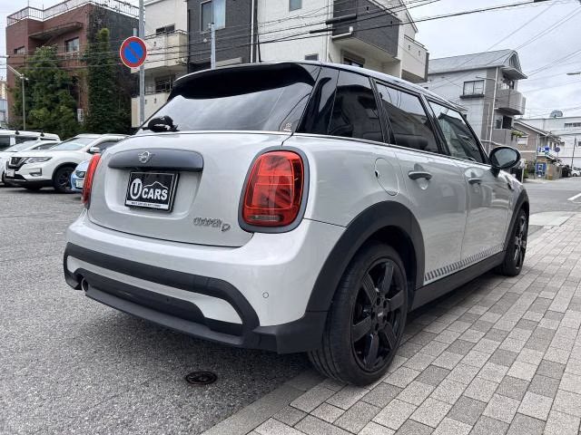 MINI HATCH