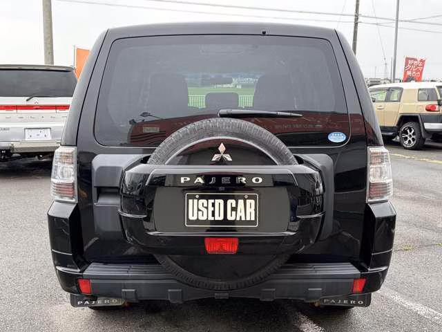MITSUBISHI PAJERO
