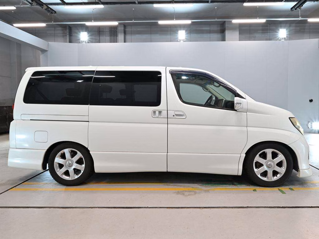 NISSAN ELGRAND