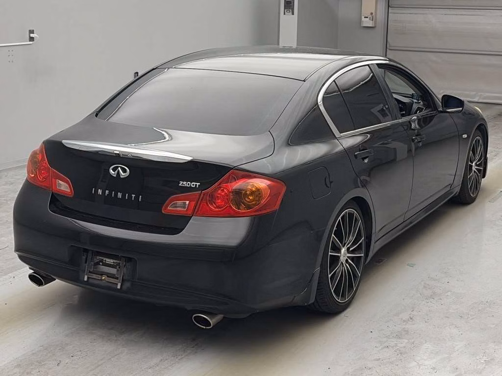 NISSAN SKYLINE