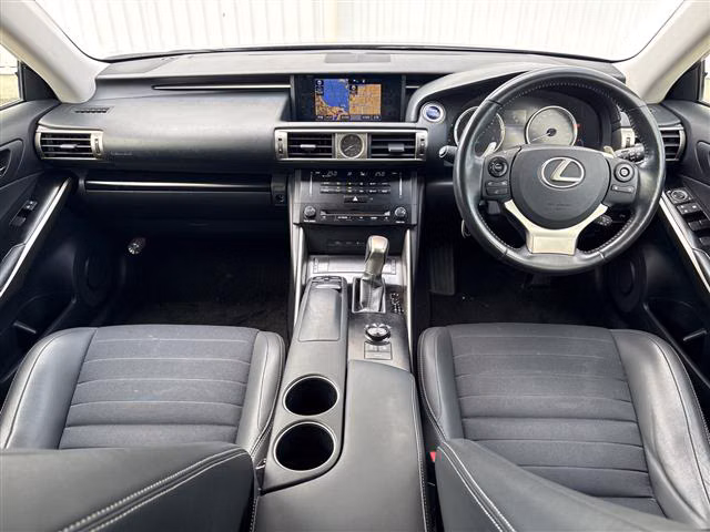 LEXUS IS300H