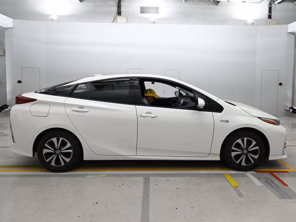 TOYOTA PRIUS PHV