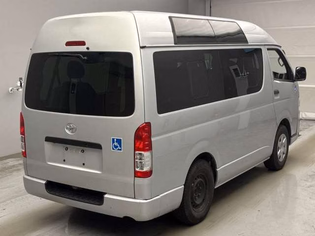 TOYOTA REGIUS ACE