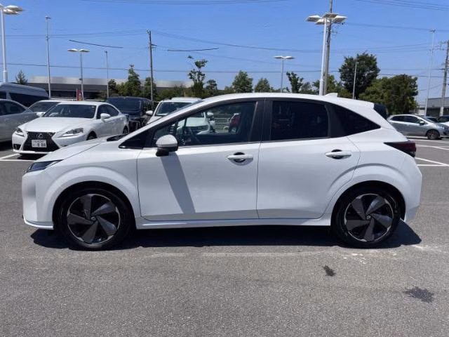 NISSAN AURA