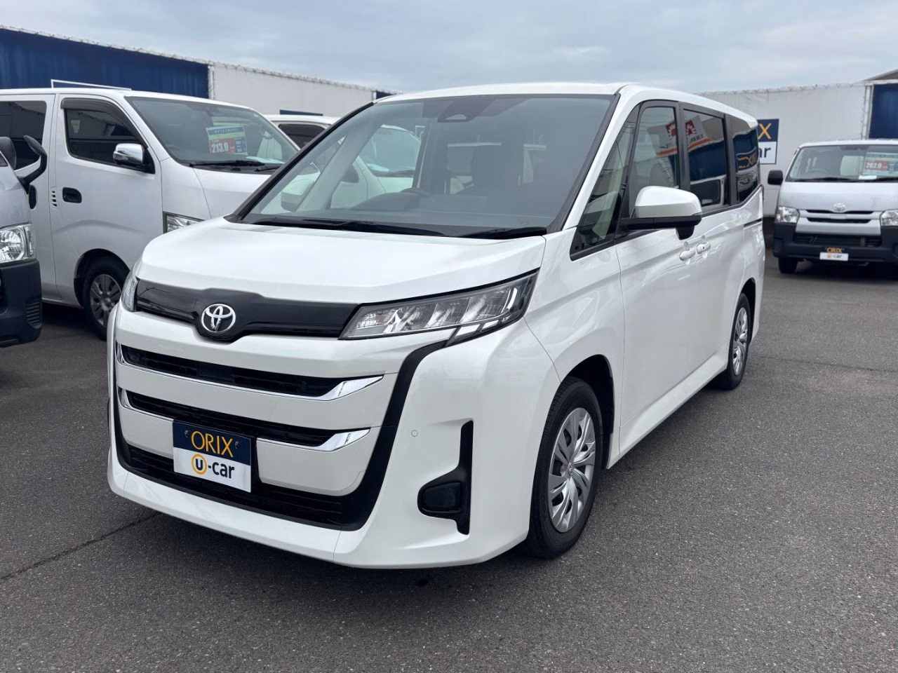 TOYOTA NOAH