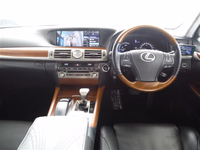 LEXUS LS600H