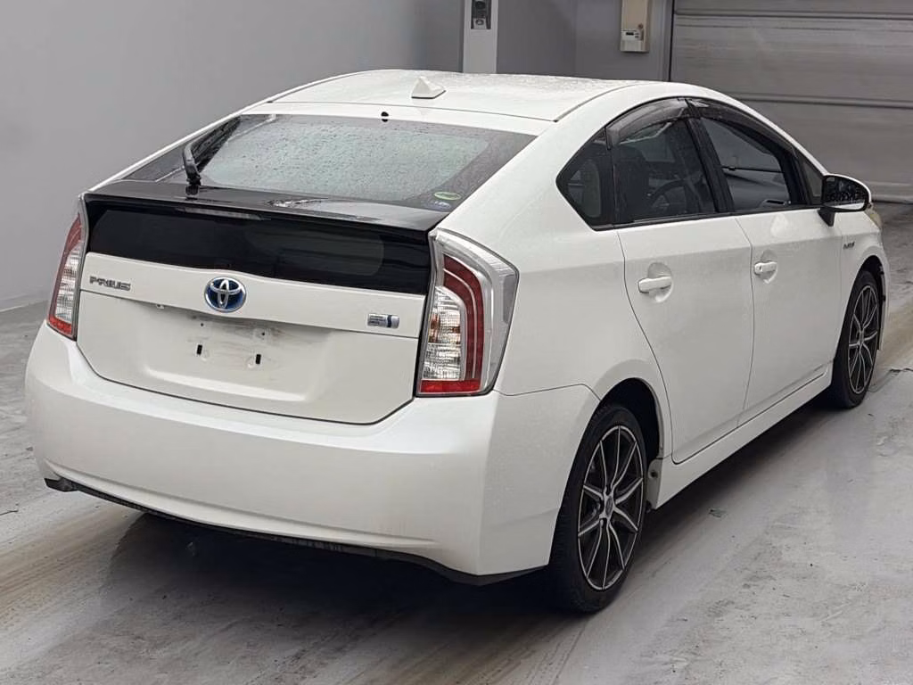 TOYOTA PRIUS
