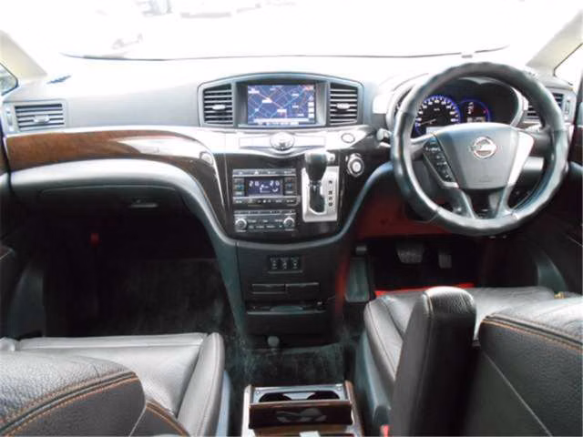 NISSAN ELGRAND