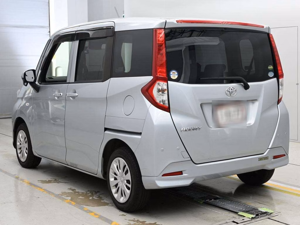 TOYOTA ROOMY