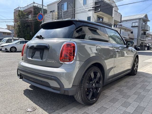 MINI HATCH