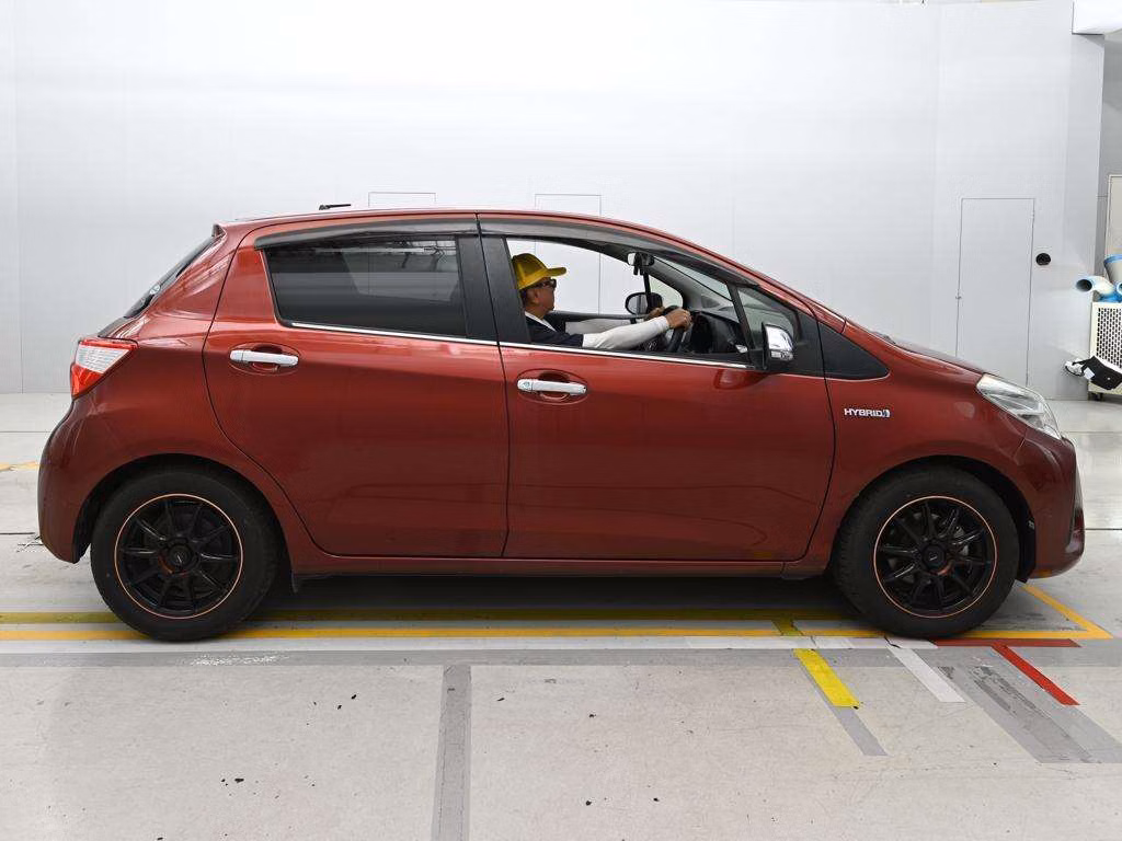 TOYOTA VITZ