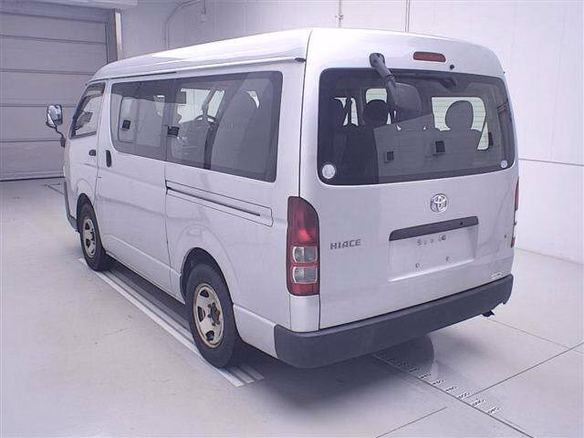 TOYOTA HIACE
