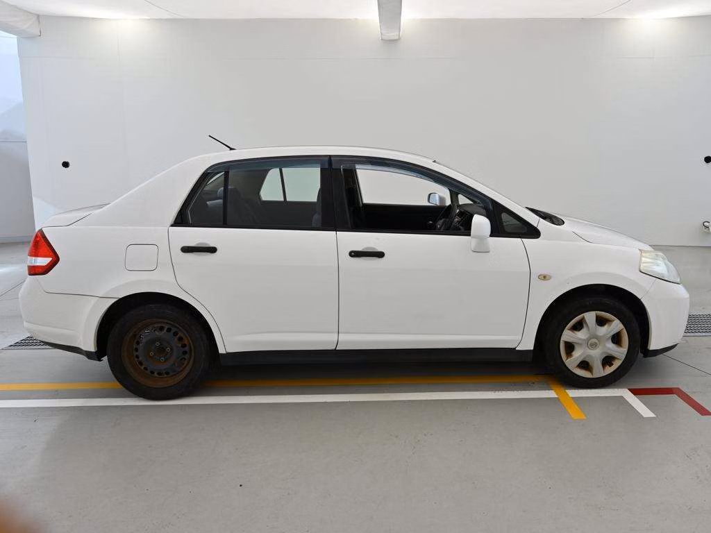 NISSAN TIIDA LATIO