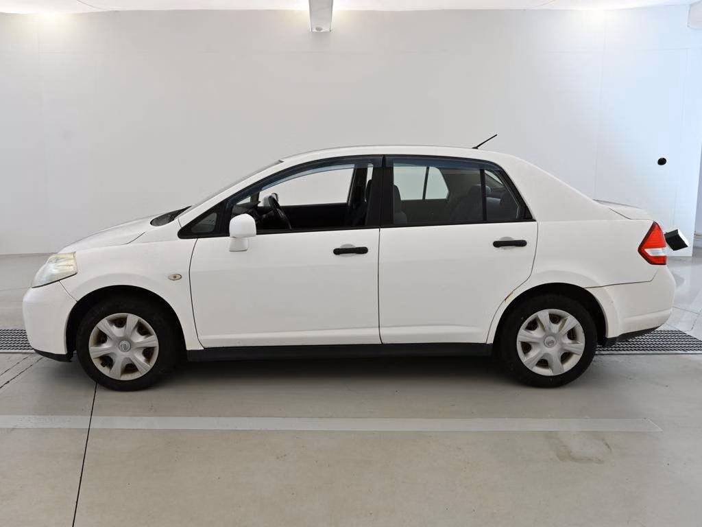 NISSAN TIIDA LATIO