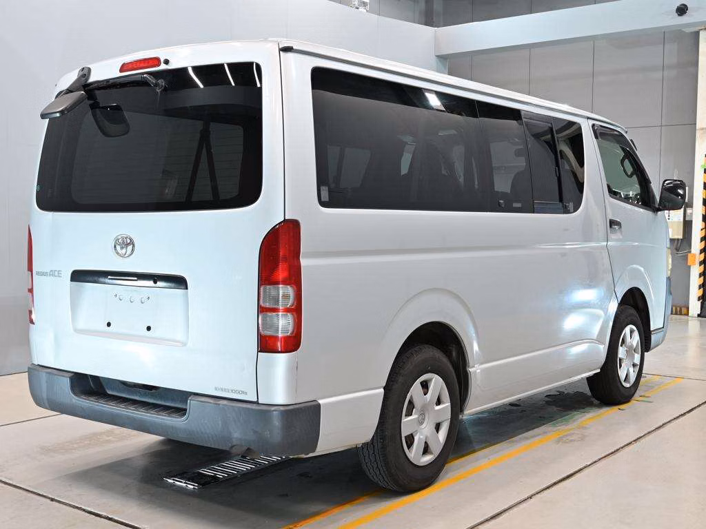 TOYOTA REGIUS ACE