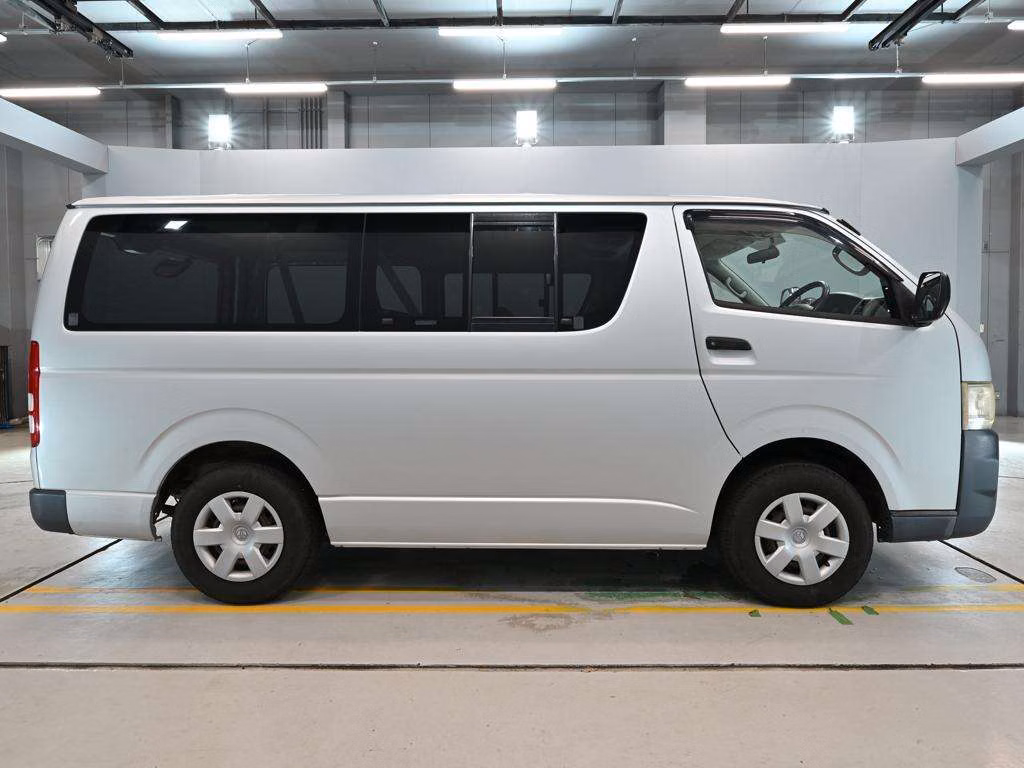 TOYOTA REGIUS ACE