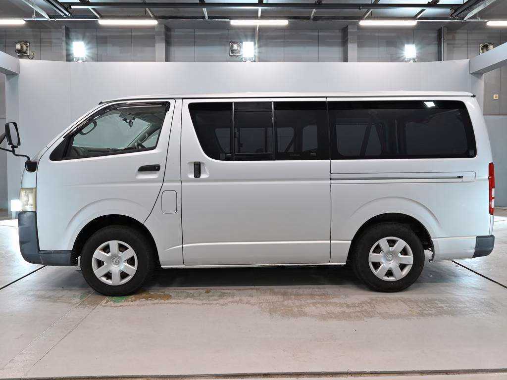 TOYOTA REGIUS ACE