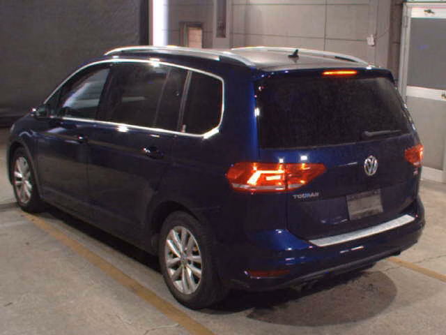 VOLKSWAGEN TOURAN