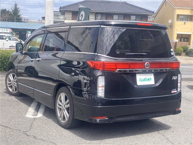 NISSAN ELGRAND