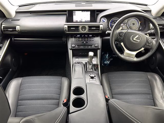 LEXUS IS300H