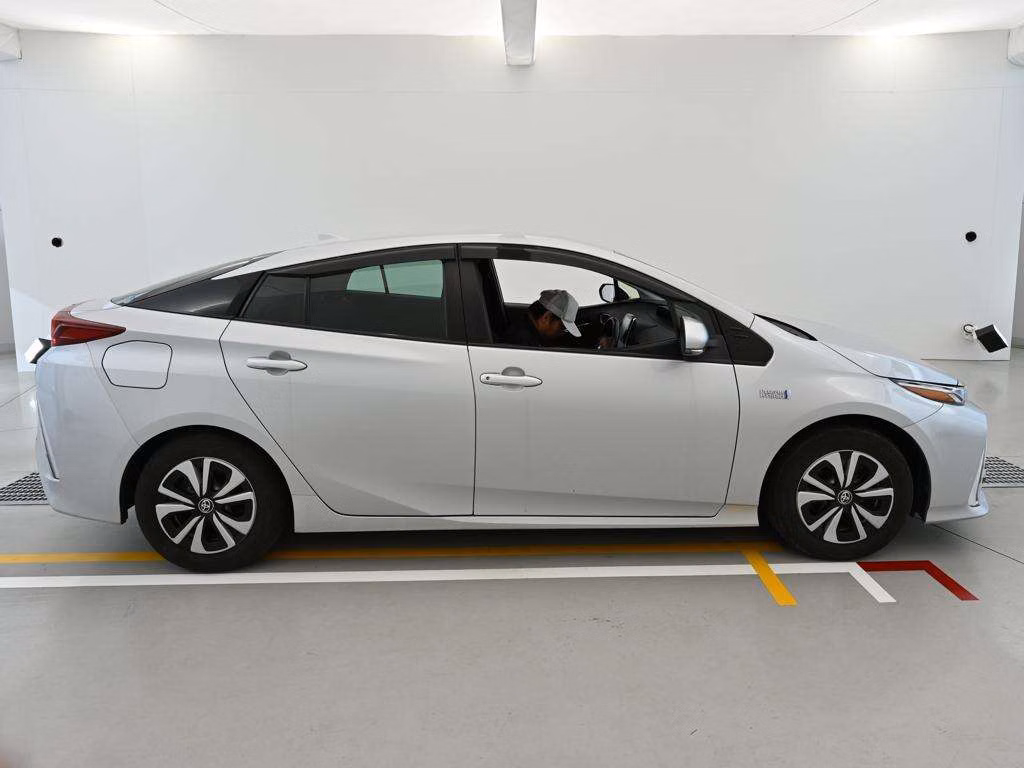 TOYOTA PRIUS PHV