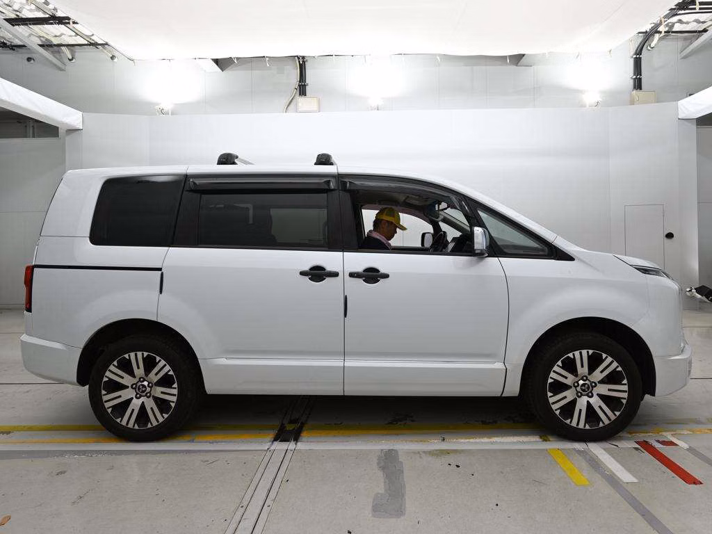 MITSUBISHI DELICA D:5