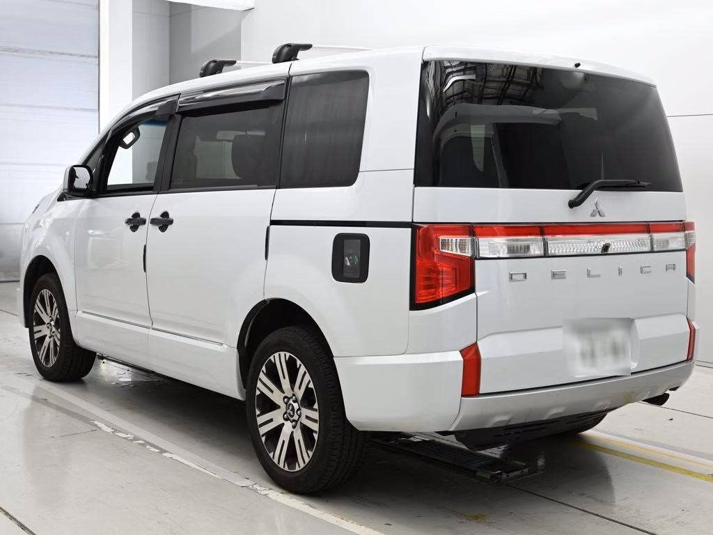 MITSUBISHI DELICA D:5