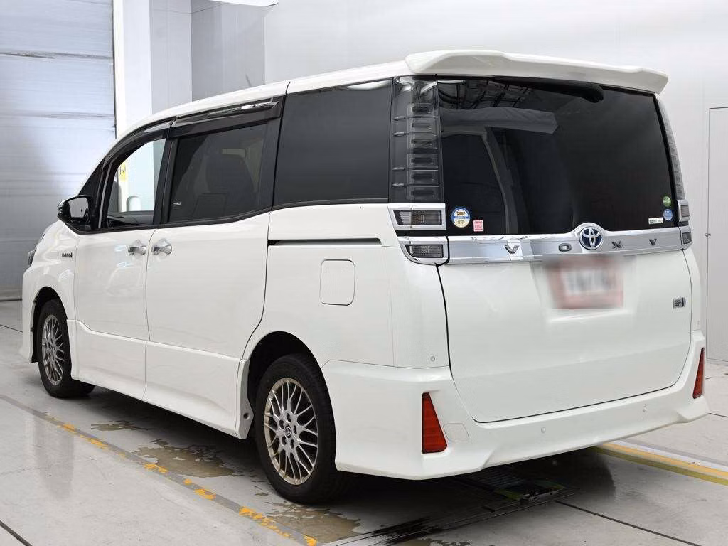 TOYOTA VOXY