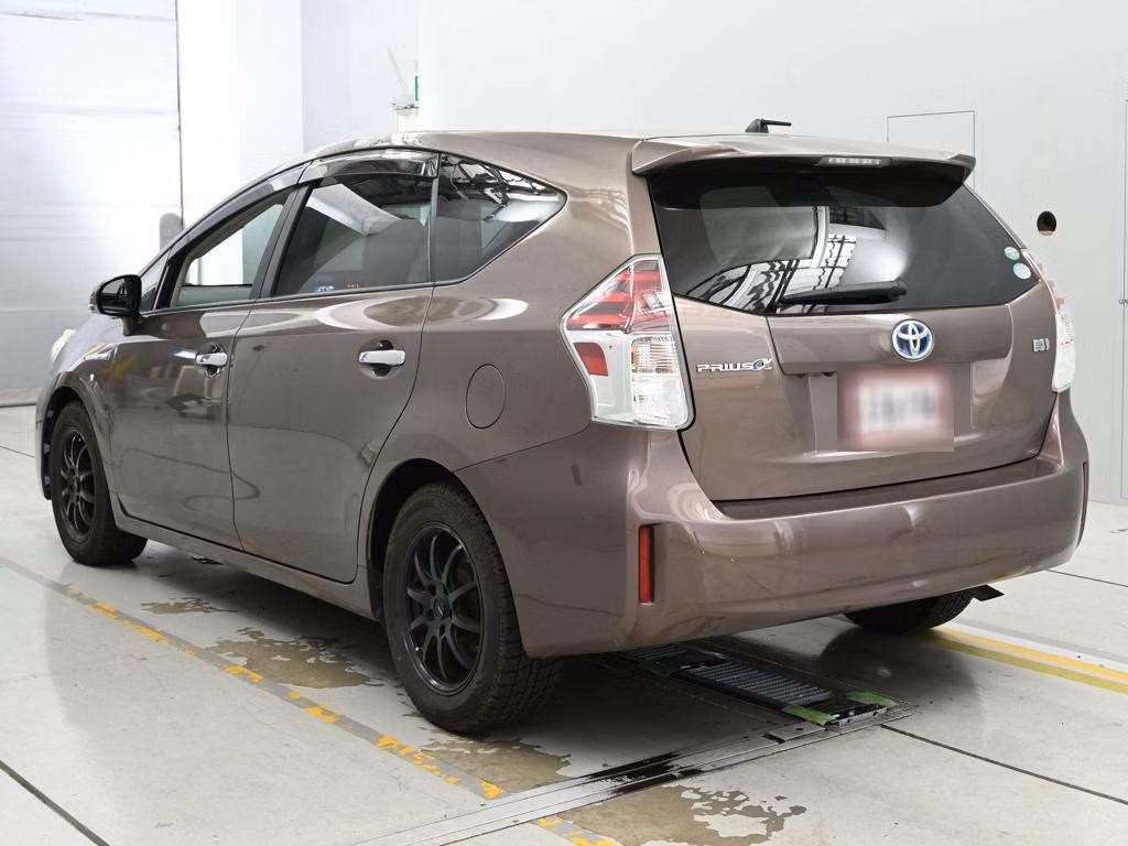 TOYOTA PRIUS ALPHA