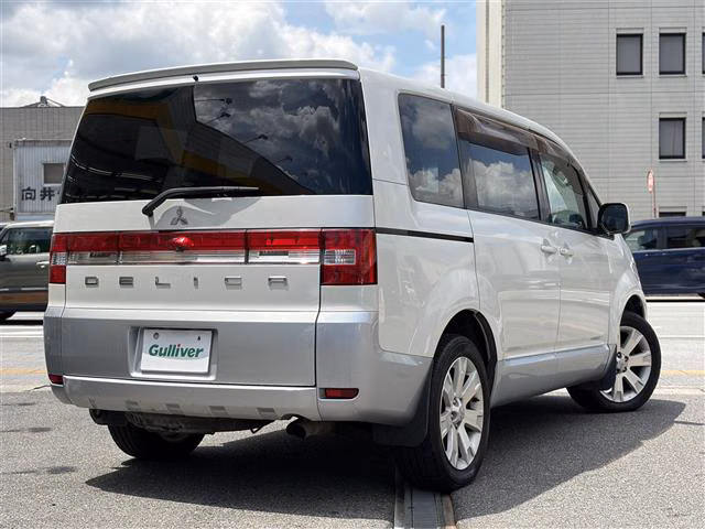 MITSUBISHI DELICA D:5