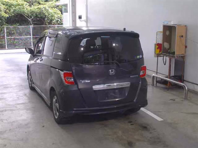 HONDA FREED SPIKE