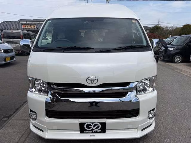 TOYOTA HIACE