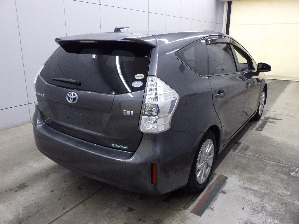TOYOTA PRIUS ALPHA